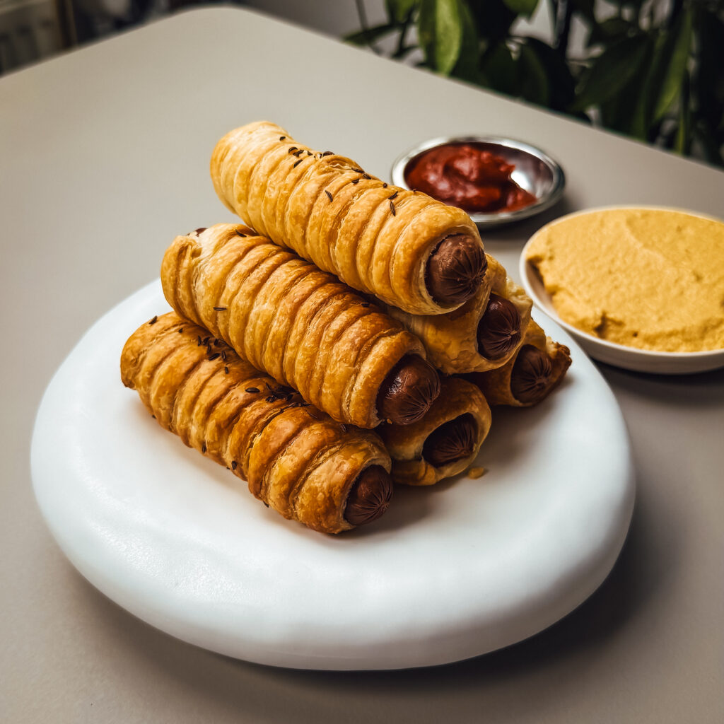 Vegane Würstchen im Schlafrock von Ana Romas